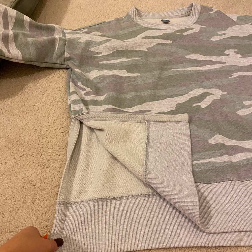 Arie camo sweatshirt